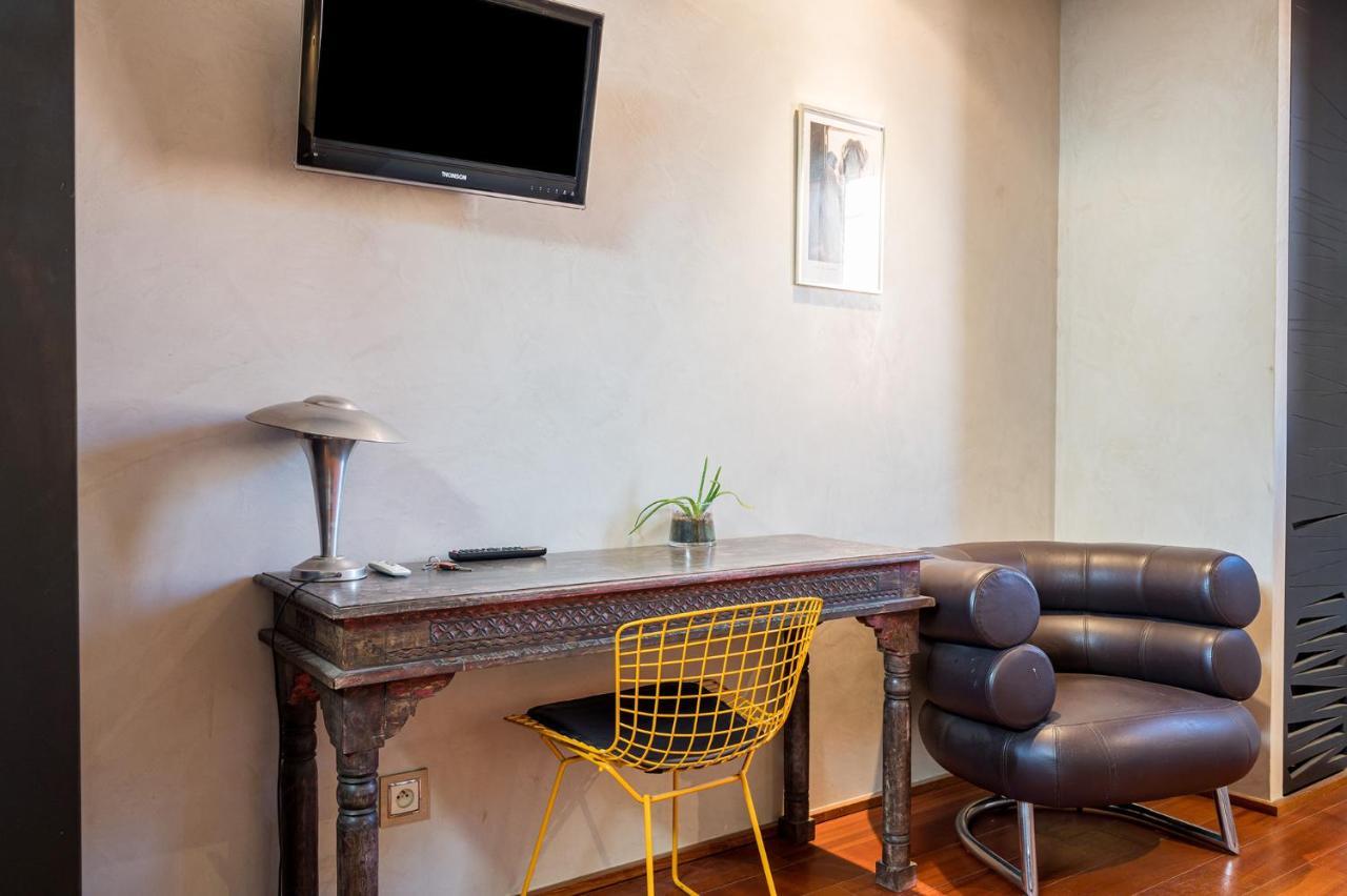 La Loge De Mer, Urbain Pensión